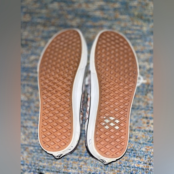 CATS x ASPCA LIMITED EDITION VANS - Picture 5 of 6